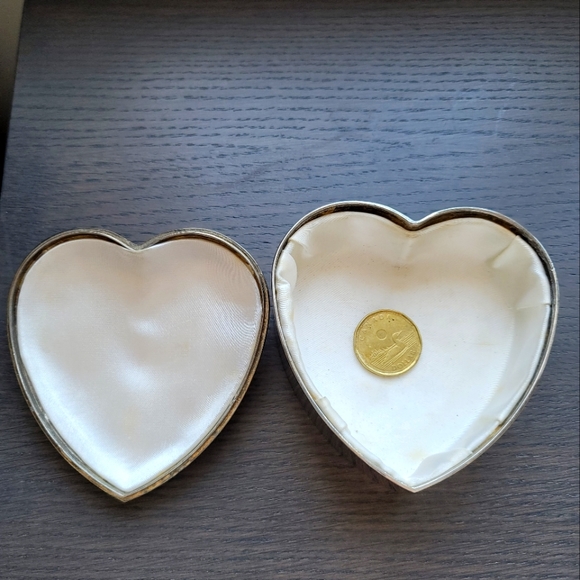 Vint Silver Plated Heart Shaped Golden Bow Jewelry Trinket Box with White Lining - Picture 7 of 11